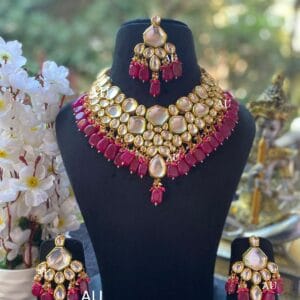 Amu Kundan Set in Ruby