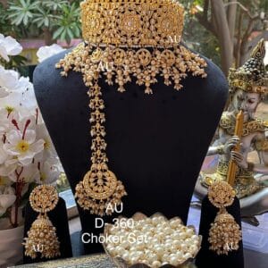 Saanvi Kundan White Choker Set