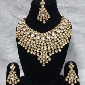 Ashneer Kundan Set