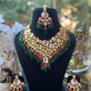 Amu Kundan Set in Emerald